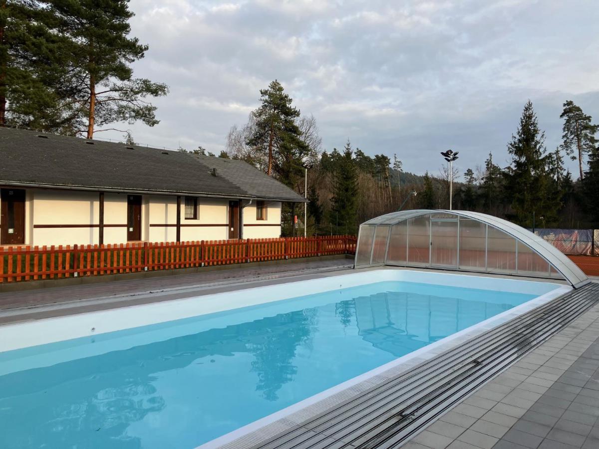 Raj Sportovni A Rekreacni Resort Branzez Kněžmost Eksteriør billede