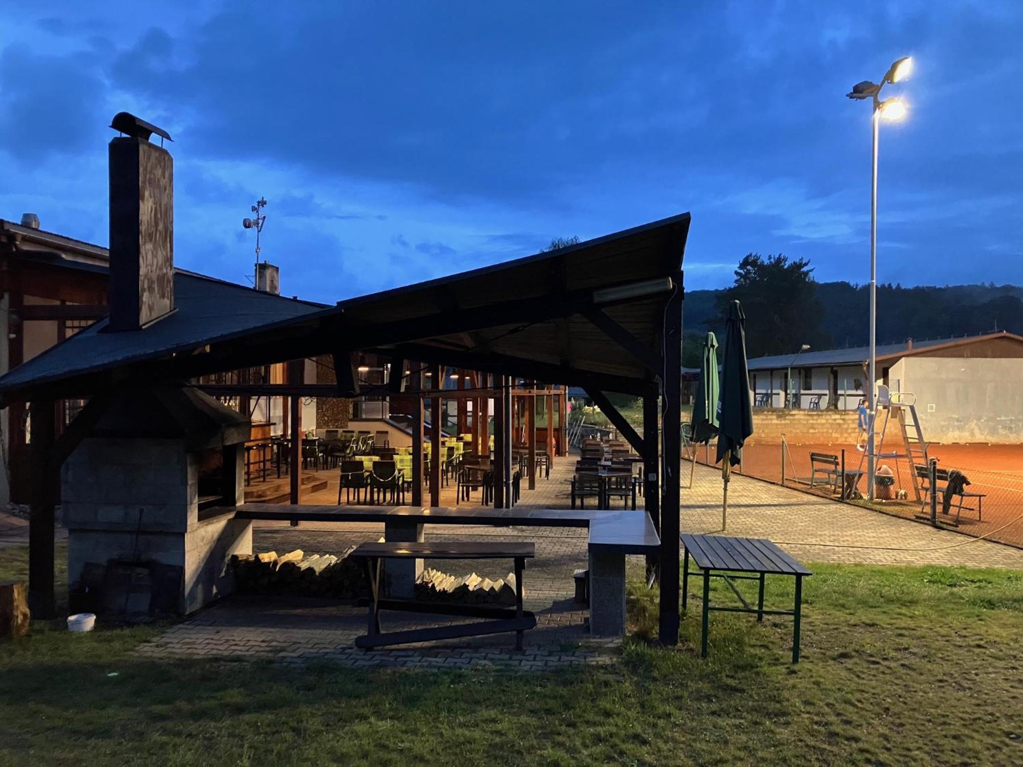 Raj Sportovni A Rekreacni Resort Branzez Kněžmost Eksteriør billede