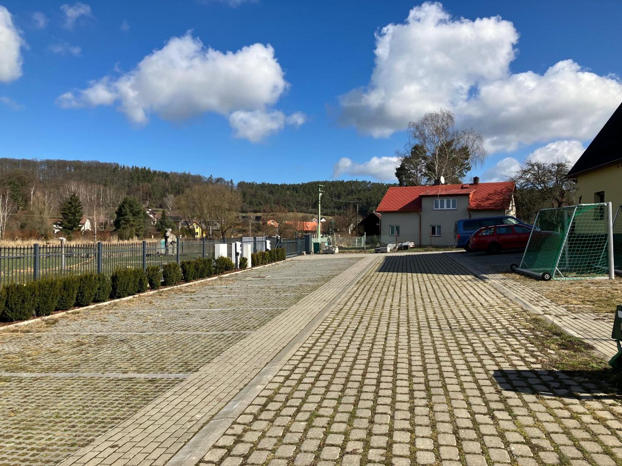 Raj Sportovni A Rekreacni Resort Branzez Kněžmost Eksteriør billede
