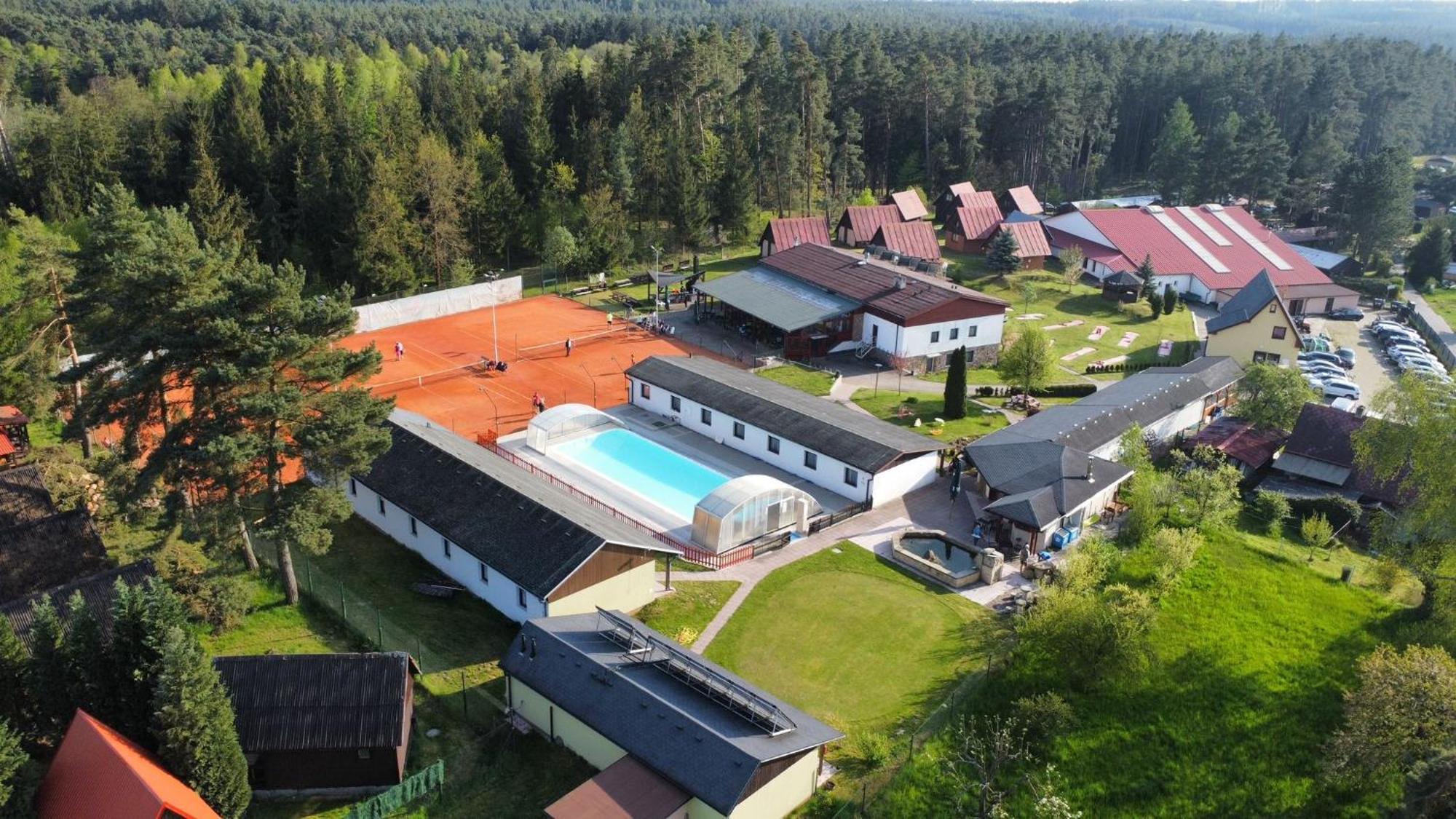 Raj Sportovni A Rekreacni Resort Branzez Kněžmost Eksteriør billede